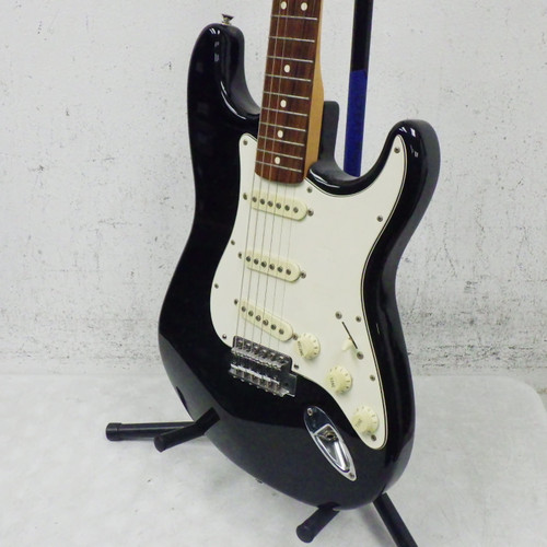 Vist Large View of Product Image Which is Used Fender 1996 standard Stratocaster Vintage S Type Electric Guitar Black 6-String