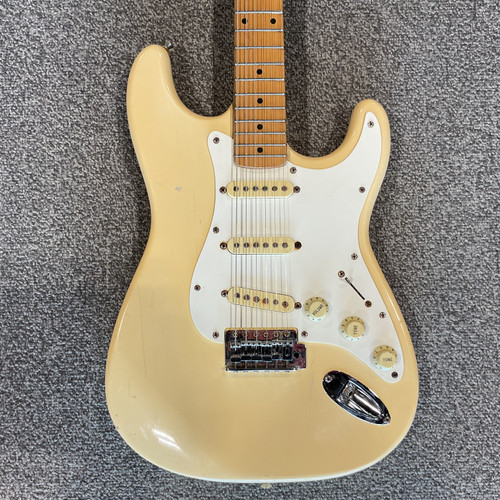 Vist Large View of Product Image Which is Used SQUIER STRATOCASTER BULLET SERIES Electric Guitar