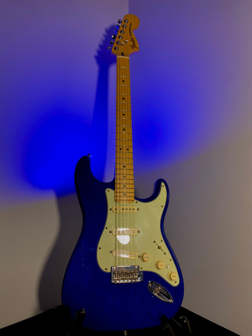 Vist Large View of Product Image Which is Used Fender 2016 MIM DELUXE STRATOCASTER S Type Electric Guitar Blue 6-String