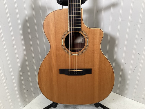 Vist Large View of Product Image Which is Used Larrivee OMV-03R Solid Top Acoustic Guitar Natural