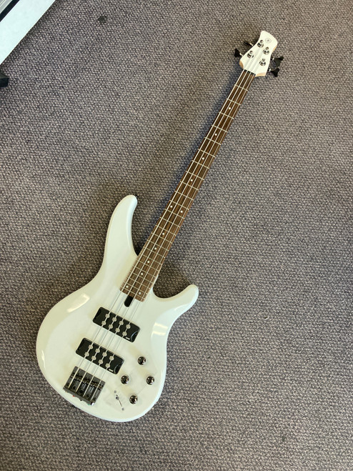 Vist Large View of Product Image Which is Used Yamaha TRBX304 Bass Guitar White 4-String