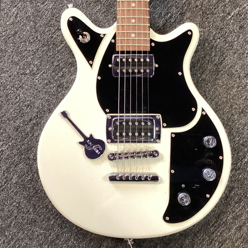 Vist Large View of Product Image Which is Used First Act VOLKSWAGEN Double Cut Electric Guitar White 6-String