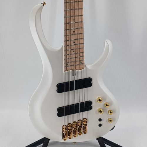 Vist Large View of Product Image Which is Used Ibanez BTB605MLMPWM BASS WORKSHOP Modern Metal Bass Guitar White 5-String
