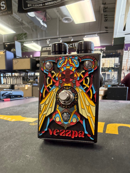 Vist Large View of Product Image Which is Used Beetronics VEZZPA OCTAVE STINGER Fuzz Pedal