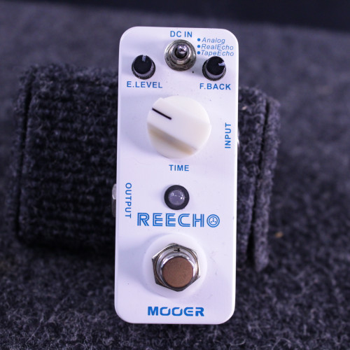 Vist Large View of Product Image Which is Used Mooer REECHO DELAY Delay Pedal