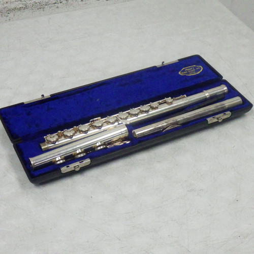 Vist Large View of Product Image Which is Used Gemeinhardt 3SHB Silver Head Flute