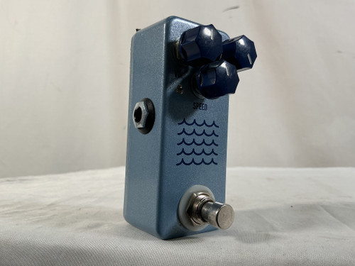 Vist Large View of Product Image Which is Used JHS Pedals TIDEWATER TREMOLO Tremolo Pedal