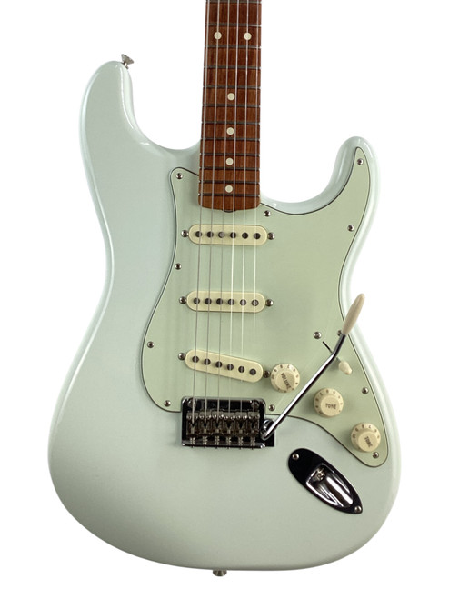 Vist Large View of Product Image Which is Used Fender STRAT CLASSIC PLAYERS 60S 2017 MIM