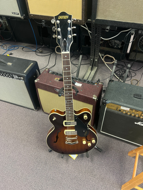 Vist Large View of Product Image Which is Used Gretsch STREAMLINER G2622 Semi-Hollow Electric Guitar Sunburst 6-String
