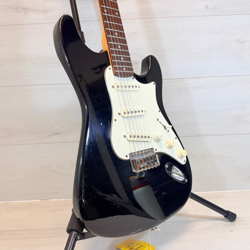 Vist Large View of Product Image Which is Used Samick SILVERTONE S TYPE GUITAR Electric Guitar Black 6-String