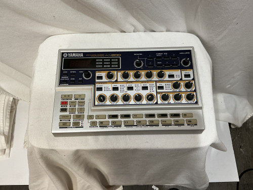 Vist Large View of Product Image Which is Used Yamaha AN200 Compact Synthesizer Compact