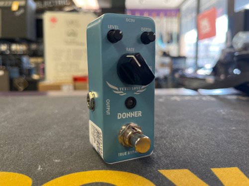 Vist Large View of Product Image Which is Used Donner DONNER TUTTI LOVE Chorus Pedal
