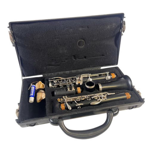 Vist Large View of Product Image Which is Used Vito Student Clarinet with Case