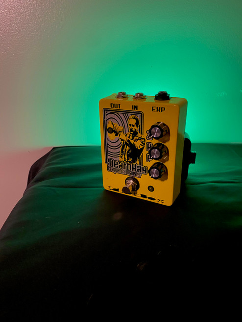 Vist Large View of Product Image Which is Used IDIOTBOX EFFECTS DEATH RAY FREQ MANGLER Fuzz Pedal