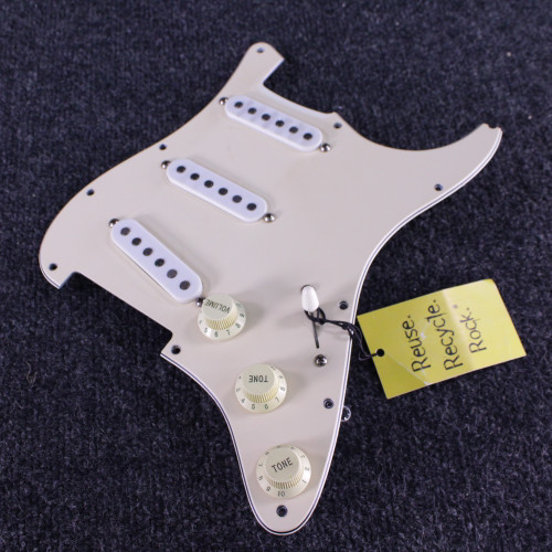 Vist Large View of Product Image Which is Used Fender LOADED STRAT GUARD 80S AM STD Guitar Pickup