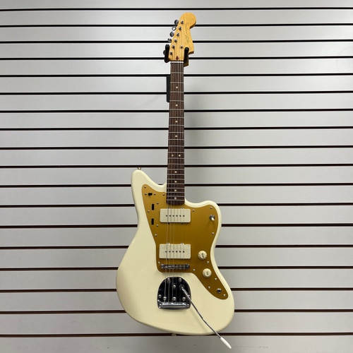 Vist Large View of Product Image Which is Used Squier J MASCIS JAZZMASTER B-STOCK Offset Double Cutaway Electric Guitar White 6-String