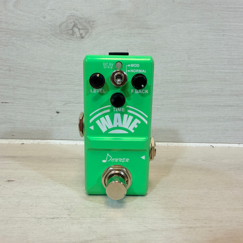 Vist Large View of Product Image Which is Used Donner WAVE DELAY Guitar Effect