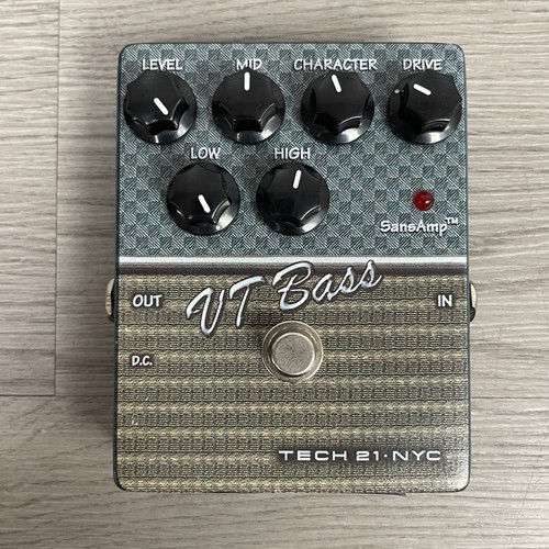 Vist Large View of Product Image Which is Used Tech 21 SANSAMP VT BASS Bass Pre-Amp Pedal