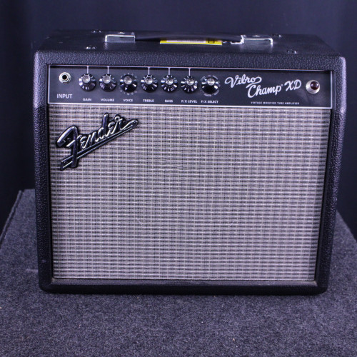 Vist Large View of Product Image Which is Used Fender VIBRO CHAMP XD AMPLIFIER 1 x 8 Tube Combo Amplifier 1 x 8