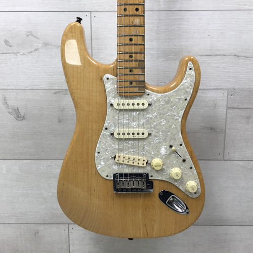 Vist Large View of Product Image Which is Used Fender 1999 American Standard Stratocaster Vintage Electric Guitar Natural