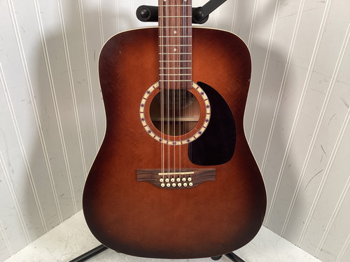 Vist Large View of Product Image Which is Used Art & Lutherie 12 CEDAR ANTIQUE BURST Solid Top Acoustic Guitar Sunburst