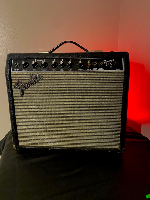 Vist Large View of Product Image Which is Used Fender FRONTMAN 25R 1 x 10 Solid State Amplifier 1 x 10
