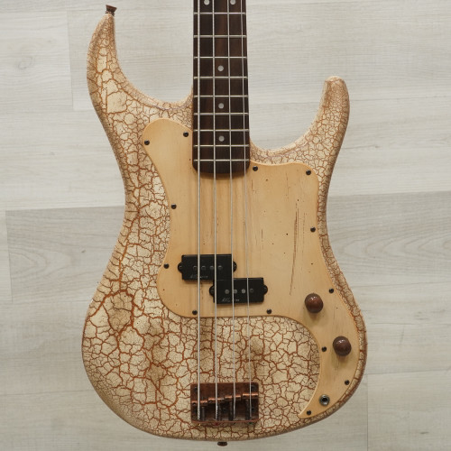 Vist Large View of Product Image Which is Used Axl APJ-820 Bass Guitar White