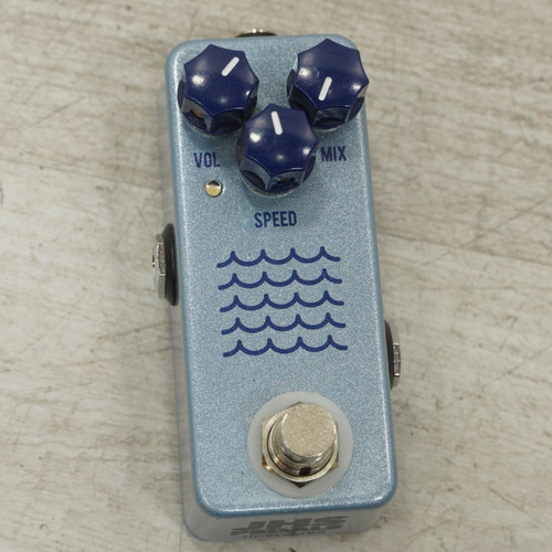 Vist Large View of Product Image Which is Used JHS Pedals Tidewater Tremolo Pedal