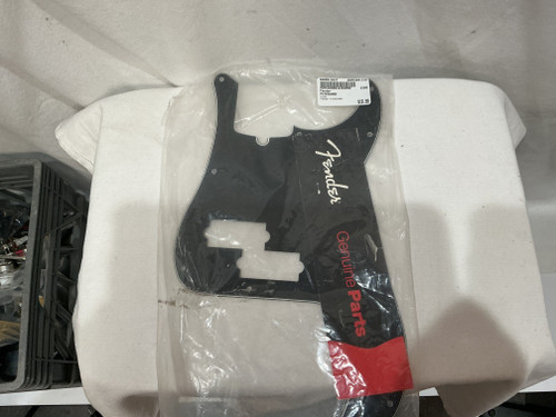 Vist Large View of Product Image Which is Used Fender PICKGUARD Guitar Hardware