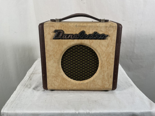 Vist Large View of Product Image Which is Used Danelectro DIRTY THIRTY 1 x 8 Solid State Amplifier 1 x 8