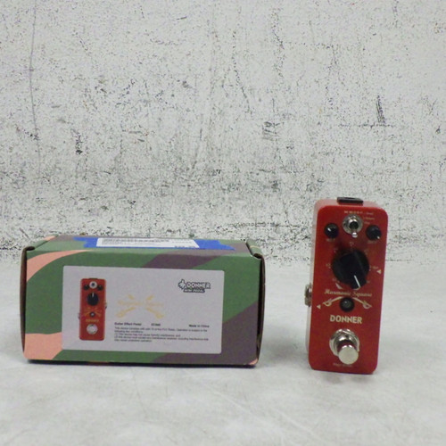 Vist Large View of Product Image Which is Used Donner HARMONIC SQUARE Pitch Pedal