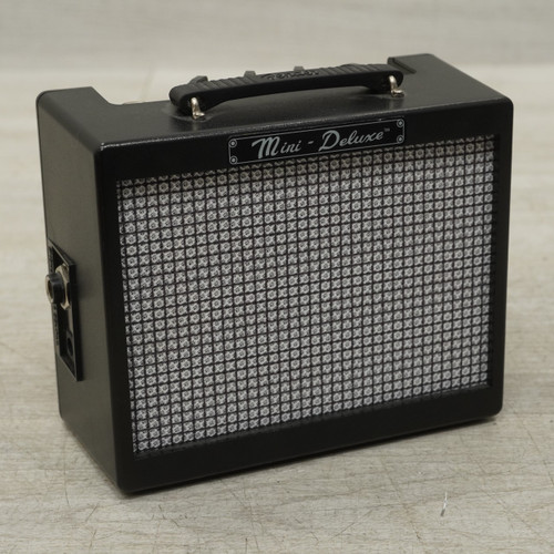 Vist Large View of Product Image Which is Used Fender MD-20 Solid State Guitar Combo