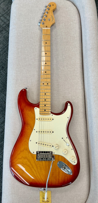 Vist Large View of Product Image Which is Used Fender AMERICAN STANDARD STRATOCASTER S Type Electric Guitar Honey Burst 6-String