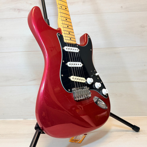 Vist Large View of Product Image Which is Used Fender 2005 MIM STRATOCASTER Electric Guitar Red 6-String