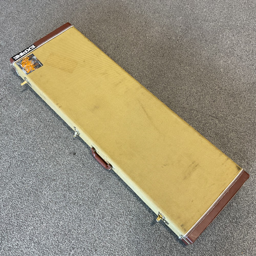 Vist Large View of Product Image Which is Used ROAD RUNNER TWEED BASS HARD CASE