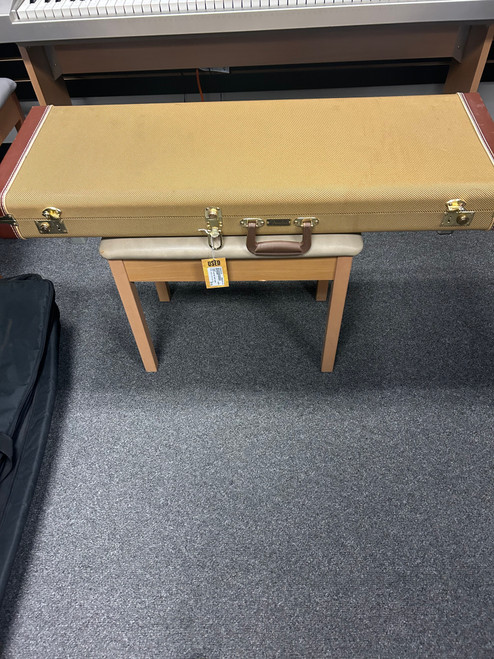 Vist Large View of Product Image Which is Used Fender TWEED GUITAR CASE WORN Guitar Case