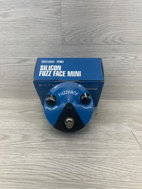 Vist Large View of Product Image Which is Used Dunlop FFM1 SILICON FUZZ FACE MINI Fuzz Pedal