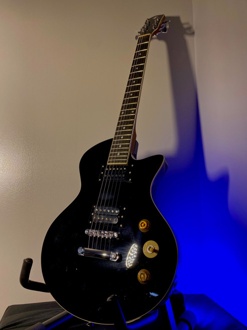 Vist Large View of Product Image Which is Used Donner DSC-128 LP STYLE LP Type Electric Guitar Black 6-String