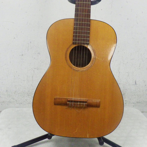 Vist Large View of Product Image Which is Used Goya G-10 CLASSICAL Solid Top Acoustic Guitar Wood