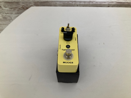 Vist Large View of Product Image Which is Used Mooer FUNKY MONKEY AUTO WAH Pedal