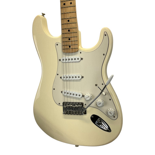 Vist Large View of Product Image Which is Used Fender 2004 Standard Stratocaster Electric Guitar White 6-String