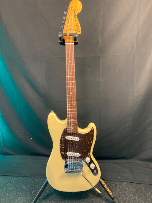 Vist Large View of Product Image Which is Used Fender CLASSIC 70S MUSTANG MIJ MG69 2016 Offset Double Cutaway Electric Guitar White 6-String