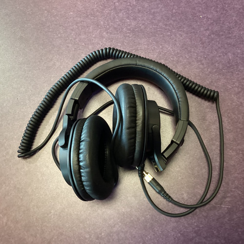 Vist Large View of Product Image Which is Used Audio Technica ATH-M40X Pro Sound Product