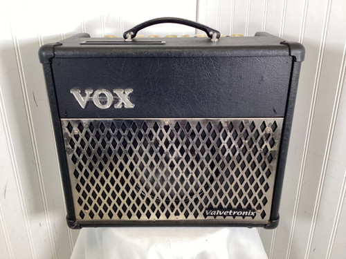 Vist Large View of Product Image Which is Used Vox VT15 1 x 8 Solid State Amplifier 1 x 8
