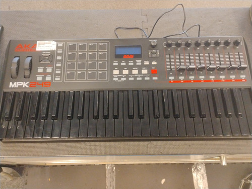 Vist Large View of Product Image Which is Used Akai MAX49 MIDI CONTROLLER 49-Key Controller 49-Key