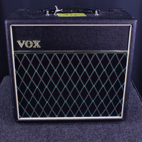 Vist Large View of Product Image Which is Used Vox PATHFINDER 15R GUITAR AMP 1 x 8 Solid State Amplifier 1 x 8
