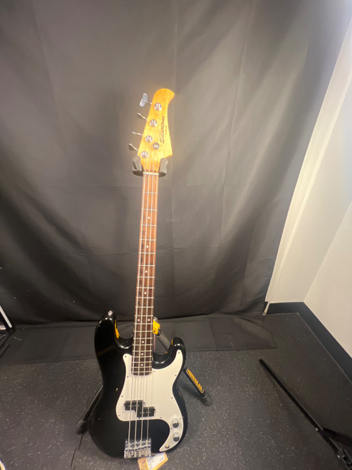 Vist Large View of Product Image Which is Used Silvertone SSLB-11/BK P Type Bass Guitar Black 4-String