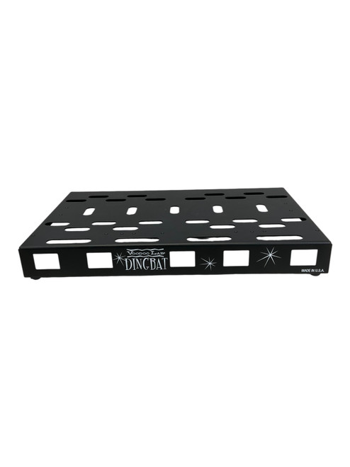 Vist Large View of Product Image Which is Used Voodoo Lab Dingbat Medium With Bag Pedal Board
