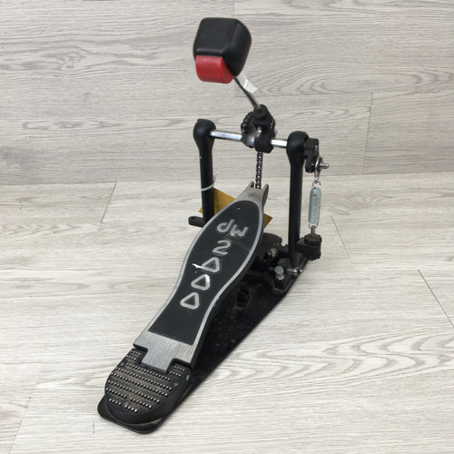 Vist Large View of Product Image Which is Used DW 2000 KICK PEDAL Kick Drum Pedal