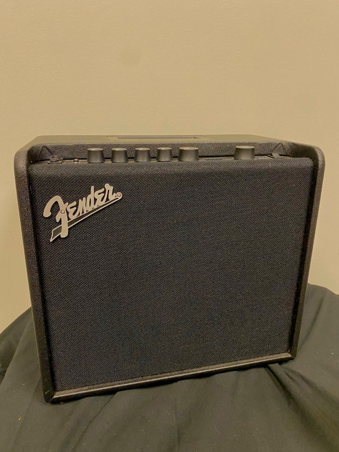 Vist Large View of Product Image Which is Used Fender MUSTANG LT25 Guitar Speaker Cabinet Other